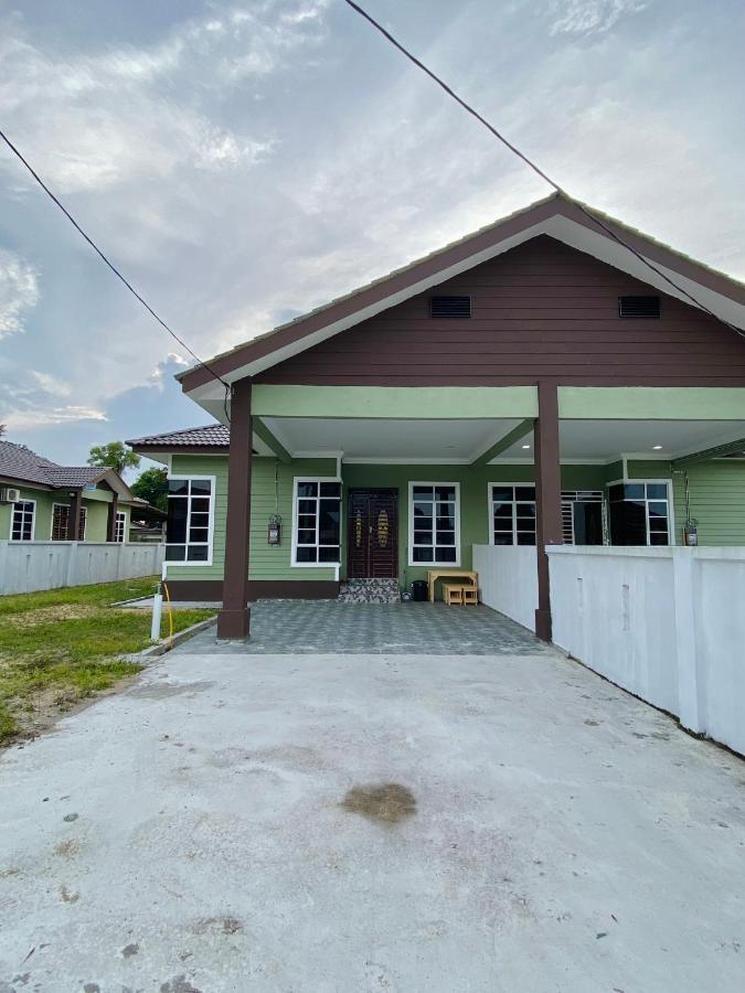 De Jara Guesthouse Dungun For Malay Екстер'єр фото